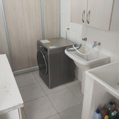 Casa Residencial com 295m², 4 quartos, 2 suítes, 3 garagens, no bairro Trindade em Florianópolis
