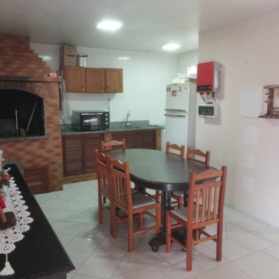 Casa Residencial com 295m², 4 quartos, 2 suítes, 3 garagens, no bairro Trindade em Florianópolis