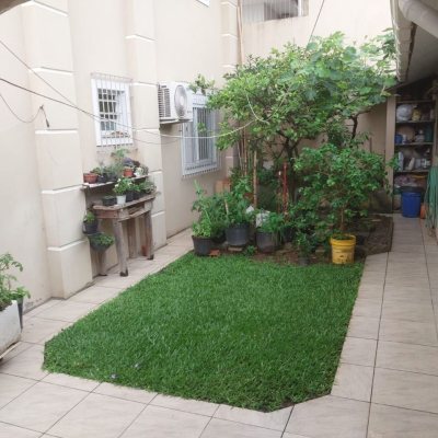 Casa Residencial com 295m², 4 quartos, 2 suítes, 3 garagens, no bairro Trindade em Florianópolis