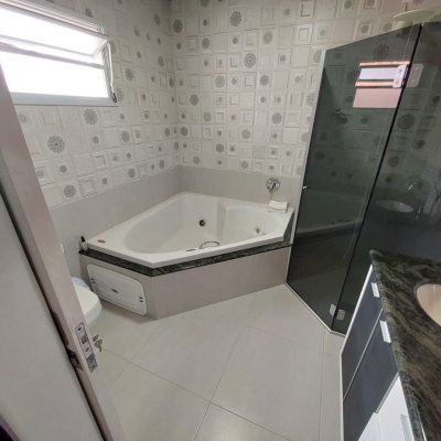 Casa Residencial com 295m², 4 quartos, 2 suítes, 3 garagens, no bairro Trindade em Florianópolis