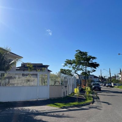 Casa em Condomínio com 169m², 3 quartos, 3 suítes, 1 garagem, no bairro Cachoeira Do Bom Jesus em Florianópolis