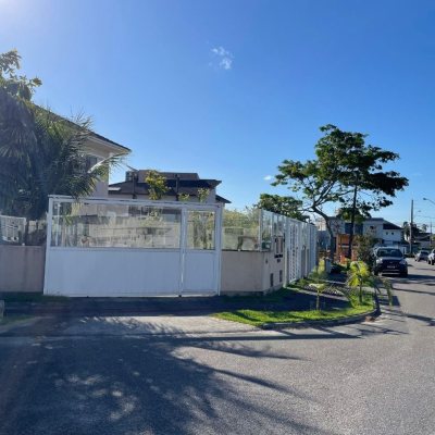 Casa em Condomínio com 169m², 3 quartos, 3 suítes, 1 garagem, no bairro Cachoeira Do Bom Jesus em Florianópolis