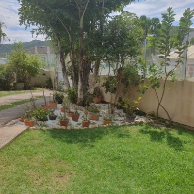 Casa em Condomínio com 169m², 3 quartos, 3 suítes, 1 garagem, no bairro Cachoeira Do Bom Jesus em Florianópolis