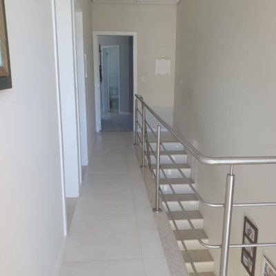 Casa em Condomínio com 169m², 3 quartos, 3 suítes, 1 garagem, no bairro Cachoeira Do Bom Jesus em Florianópolis