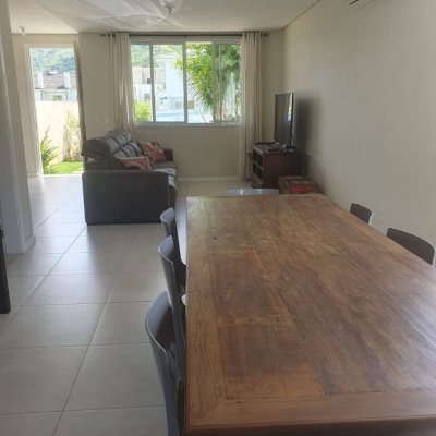 Casa em Condomínio com 169m², 3 quartos, 3 suítes, 1 garagem, no bairro Cachoeira Do Bom Jesus em Florianópolis