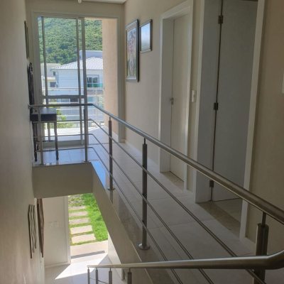 Casa em Condomínio com 169m², 3 quartos, 3 suítes, 1 garagem, no bairro Cachoeira Do Bom Jesus em Florianópolis