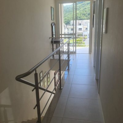 Casa em Condomínio com 169m², 3 quartos, 3 suítes, 1 garagem, no bairro Cachoeira Do Bom Jesus em Florianópolis