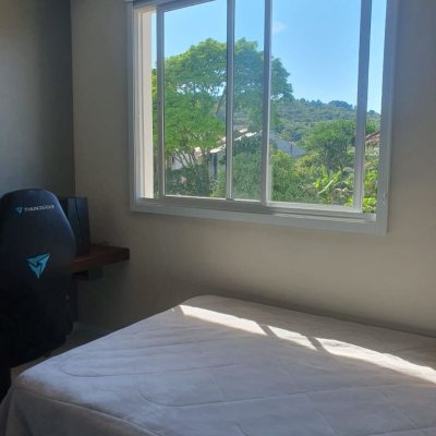 Casa em Condomínio com 169m², 3 quartos, 3 suítes, 1 garagem, no bairro Cachoeira Do Bom Jesus em Florianópolis