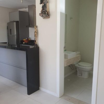 Casa em Condomínio com 169m², 3 quartos, 3 suítes, 1 garagem, no bairro Cachoeira Do Bom Jesus em Florianópolis