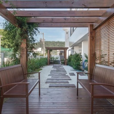 Apartamentos com 107m², 2 quartos, 2 suítes, 2 garagens, no bairro Ingleses do Rio Vermelho em Florianópolis