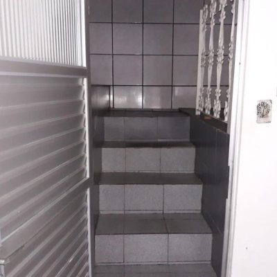 Casa Residencial com 74m², 4 quartos, 1 garagem, no bairro Coloninha em Florianópolis