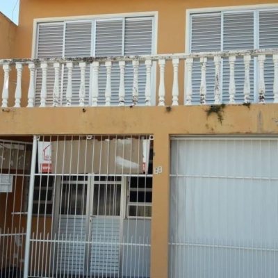 Casa Residencial com 74m², 4 quartos, 1 garagem, no bairro Coloninha em Florianópolis