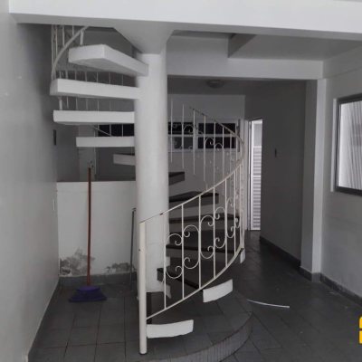 Casa Residencial com 74m², 4 quartos, 1 garagem, no bairro Coloninha em Florianópolis
