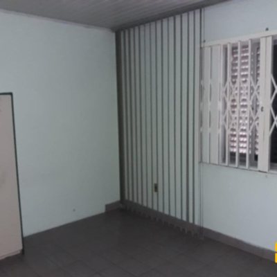 Casa Residencial com 74m², 4 quartos, 1 garagem, no bairro Coloninha em Florianópolis