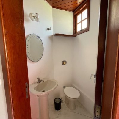 Casa em Condomínio com 250m², 3 quartos, 1 suíte, 2 garagens, no bairro Sambaqui em Florianópolis