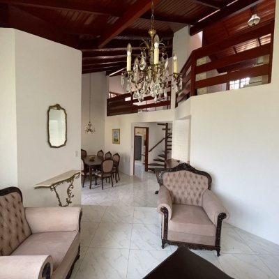 Casa em Condomínio com 250m², 3 quartos, 1 suíte, 2 garagens, no bairro Sambaqui em Florianópolis