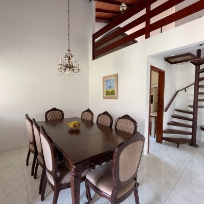 Casa em Condomínio com 250m², 3 quartos, 1 suíte, 2 garagens, no bairro Sambaqui em Florianópolis