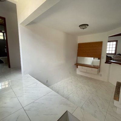 Casa em Condomínio com 250m², 3 quartos, 1 suíte, 2 garagens, no bairro Sambaqui em Florianópolis