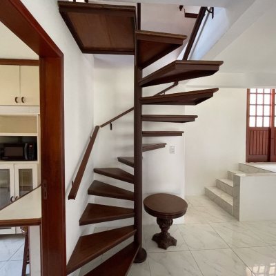 Casa em Condomínio com 250m², 3 quartos, 1 suíte, 2 garagens, no bairro Sambaqui em Florianópolis