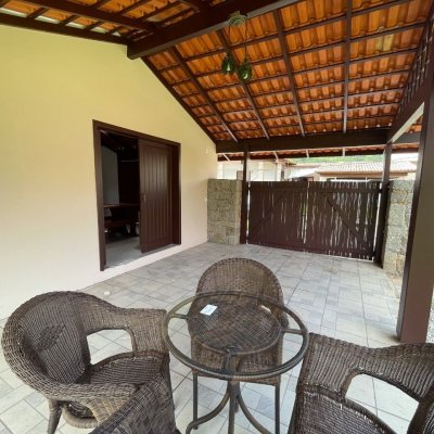 Casa em Condomínio com 250m², 3 quartos, 1 suíte, 2 garagens, no bairro Sambaqui em Florianópolis