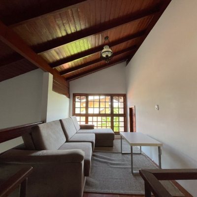 Casa em Condomínio com 250m², 3 quartos, 1 suíte, 2 garagens, no bairro Sambaqui em Florianópolis