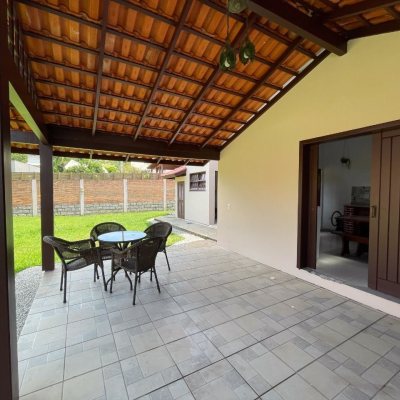 Casa em Condomínio com 250m², 3 quartos, 1 suíte, 2 garagens, no bairro Sambaqui em Florianópolis