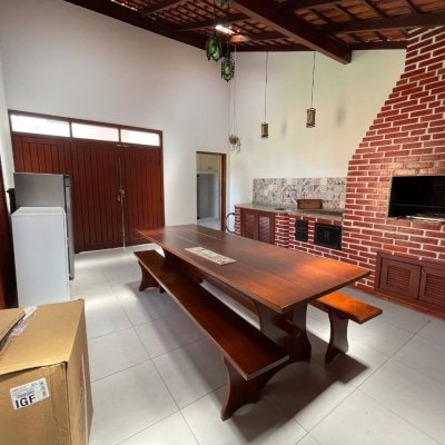 Casa em Condomínio com 250m², 3 quartos, 1 suíte, 2 garagens, no bairro Sambaqui em Florianópolis