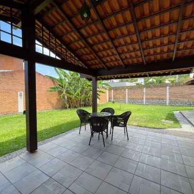 Casa em Condomínio com 250m², 3 quartos, 1 suíte, 2 garagens, no bairro Sambaqui em Florianópolis