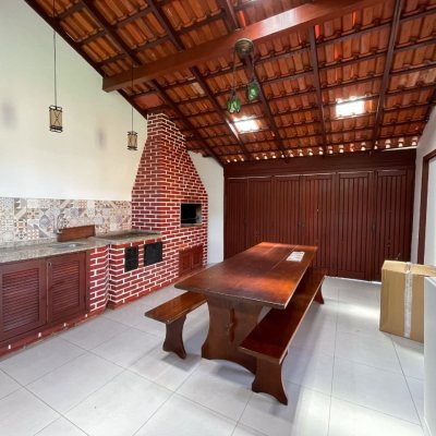 Casa em Condomínio com 250m², 3 quartos, 1 suíte, 2 garagens, no bairro Sambaqui em Florianópolis