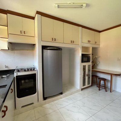 Casa em Condomínio com 250m², 3 quartos, 1 suíte, 2 garagens, no bairro Sambaqui em Florianópolis