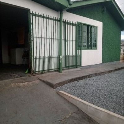Casa Residencial com 110m², 4 quartos, 1 suíte, 2 garagens, no bairro Forquilhinhas em São José
