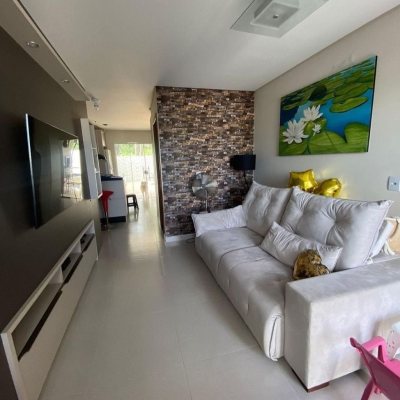 Sobrado Residencial com 120m², 2 quartos, 2 suítes, 2 garagens, no bairro São João Do Rio Vermelho em Florianópolis