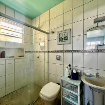 Casa Residencial com 240m², 3 quartos, 1 suíte, 3 garagens, no bairro Ipiranga em São José