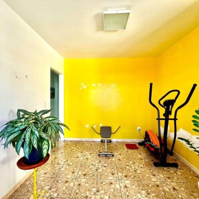 Casa Residencial com 240m², 3 quartos, 1 suíte, 3 garagens, no bairro Ipiranga em São José