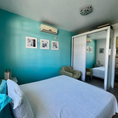 Casa Residencial com 240m², 3 quartos, 1 suíte, 3 garagens, no bairro Ipiranga em São José