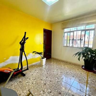 Casa Residencial com 240m², 3 quartos, 1 suíte, 3 garagens, no bairro Ipiranga em São José