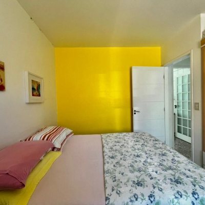 Casa Residencial com 240m², 3 quartos, 1 suíte, 3 garagens, no bairro Ipiranga em São José