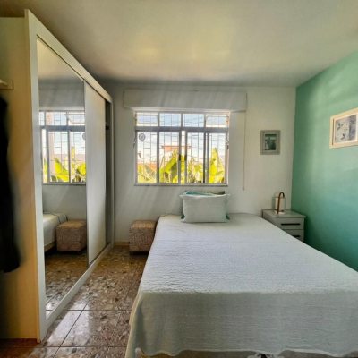 Casa Residencial com 240m², 3 quartos, 1 suíte, 3 garagens, no bairro Ipiranga em São José