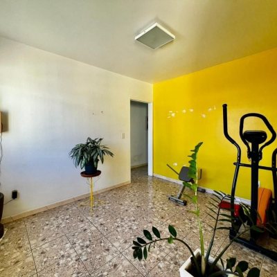 Casa Residencial com 240m², 3 quartos, 1 suíte, 3 garagens, no bairro Ipiranga em São José