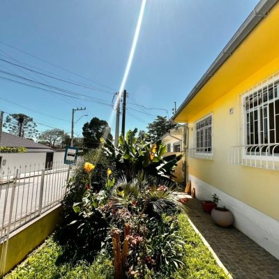 Casa Residencial com 240m², 3 quartos, 1 suíte, 3 garagens, no bairro Ipiranga em São José