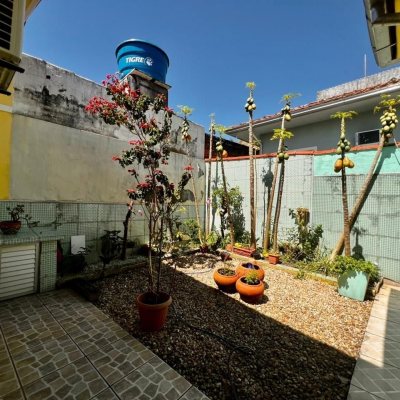 Casa Residencial com 240m², 3 quartos, 1 suíte, 3 garagens, no bairro Ipiranga em São José