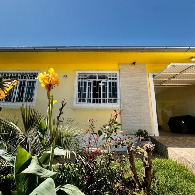 Casa Residencial com 240m², 3 quartos, 1 suíte, 3 garagens, no bairro Ipiranga em São José