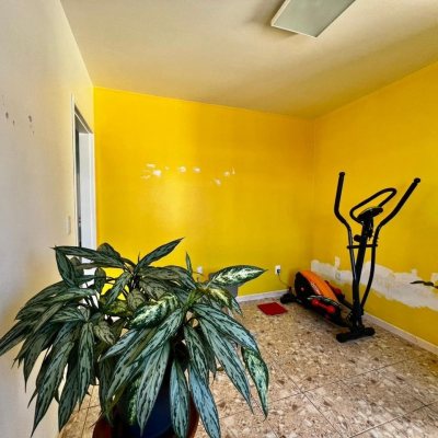 Casa Residencial com 240m², 3 quartos, 1 suíte, 3 garagens, no bairro Ipiranga em São José