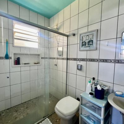 Casa Residencial com 240m², 3 quartos, 1 suíte, 3 garagens, no bairro Ipiranga em São José