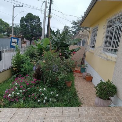 Casa Residencial com 240m², 3 quartos, 1 suíte, 3 garagens, no bairro Ipiranga em São José