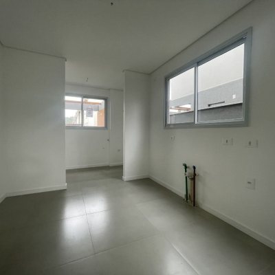 Casa em Condomínio com 96m², 3 quartos, 1 suíte, 2 garagens, no bairro Morro Das Pedras em Florianópolis