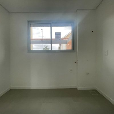 Casa em Condomínio com 96m², 3 quartos, 1 suíte, 2 garagens, no bairro Morro Das Pedras em Florianópolis