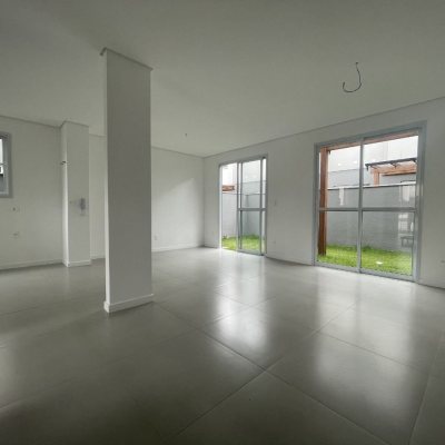 Casa em Condomínio com 96m², 3 quartos, 1 suíte, 2 garagens, no bairro Morro Das Pedras em Florianópolis