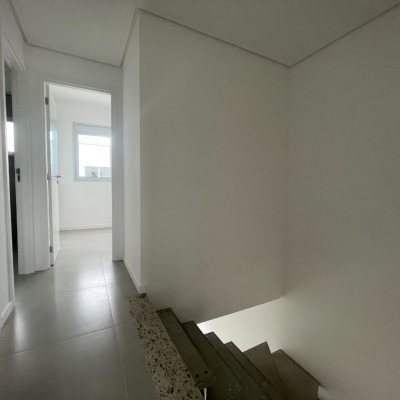 Casa em Condomínio com 96m², 3 quartos, 1 suíte, 2 garagens, no bairro Morro Das Pedras em Florianópolis