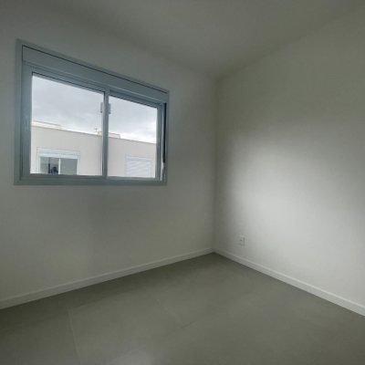 Casa em Condomínio com 96m², 3 quartos, 1 suíte, 2 garagens, no bairro Morro Das Pedras em Florianópolis